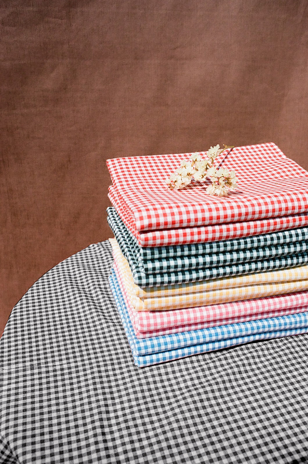 textile, tablecloth, table, cotton tablecloth, checkered tablecloth, kitchen linens, kithchen textile